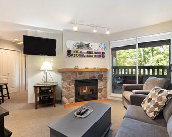 Peaceful & Quiet Central Village Suite Walk to Lifts Free Wifi - Whistler - Sala de estar