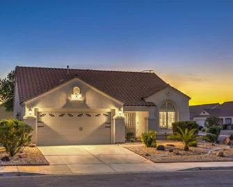 Family Fun for Everyone in Las Vegas- 4 Bedrooms, Billiards, Game Room - Henderson - Building