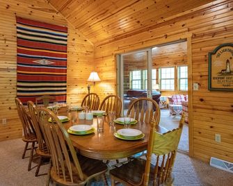 Spacious Floradale Retreat w/ shared heated Pool, Tennis + more. Close to dunes! - Silver Lake - Comedor