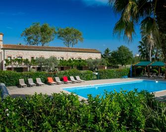 Le Mas San Julian, lodges with swimming pool, children's playroom, large garden - Thuir - Pool