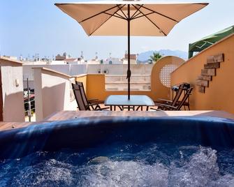 Manzanilla Penthouse Private Jacuzzi & 5min Beach - Vera - Piscina