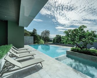 Tamarind Garden Hotel - Rayong - Piscina