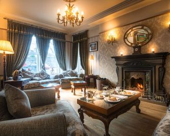 جاكسونز هوتل آند ليجار كلوب - دونيغال - غرفة معيشة