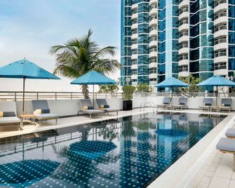 모벤픽 호텔 주메이라 레이크 타워스 두바이 - 두바이 - 수영장