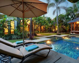 Askara Villa - North Kuta - בריכה