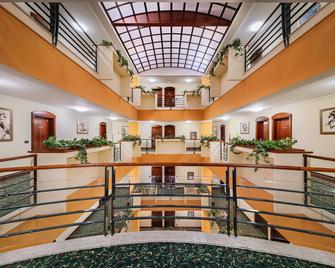 Hotel Dubrovnik - Zagreb - Lobby