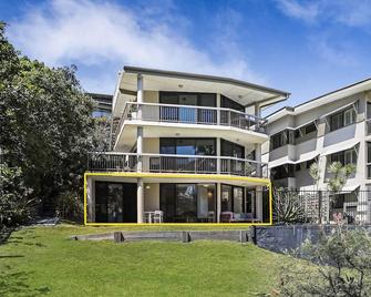 4 Mooloomba - Point Lookout - Building