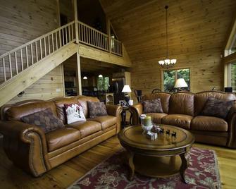 Vail Log Cabin - Large Custom Log Home. Spacious, family-friendly and close to Sunday River - Newry - Sala de estar