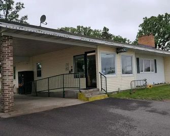 Budget Host Inn - Detroit Lakes - Gebäude