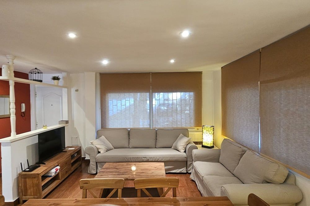 Private luxury villa with large garden and pool, enjoy with your family - WIFI - غرناطة - غرفة معيشة