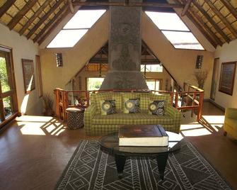 Lukimbi Safari Lodge - Hectorspruit - Sala de estar