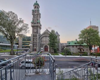 Perfect Location! Perfect Stay! On Grand Allée, Next To Plains Of Abraham - Québec City - Building