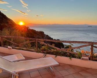 La Praia: In The Hearth Of Amalfi Coast - Praiano - Balkon