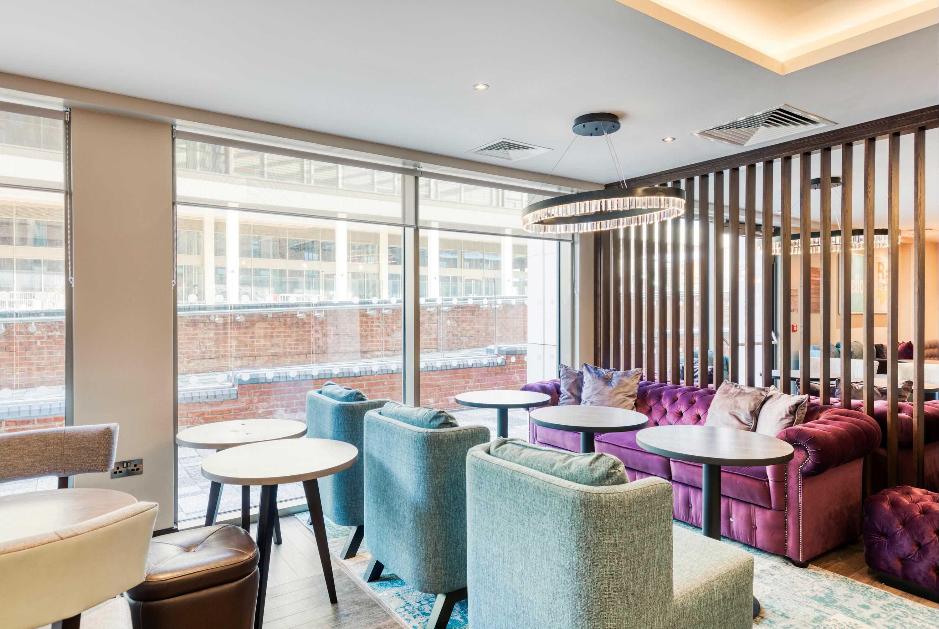 Premier Inn Banbury Town Centre - Castle Quay - Banbury - Lounge