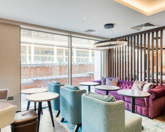 Premier Inn Banbury Town Centre - Castle Quay - Banbury - Lounge