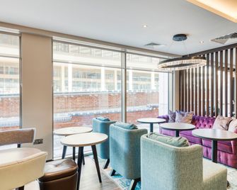 Premier Inn Banbury Town Centre - Castle Quay - Banbury - Lounge