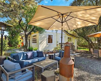 Grapevine Cottage by Avantstay Hobby Vineyard + Firepit - Glen Ellen - Patio