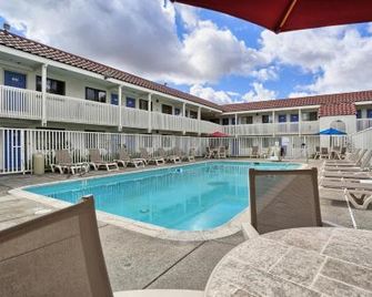 Motel 6 - Petaluma - Bazén