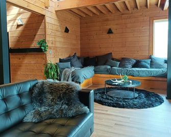 Hooting Owl Private Ski Chalet - Niseko - Sala de estar