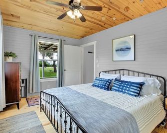 Luxurious Cottage on 3-Acre's in Fred Wine Country - Fredericksburg - Bedroom