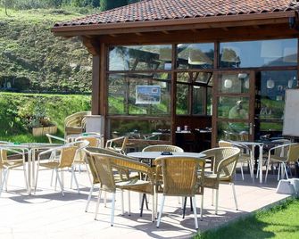 Hotel Ibaigune - Murueta - Innenhof