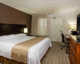 Travelodge by Wyndham Fort Wayne North - Fort Wayne - Bedroom