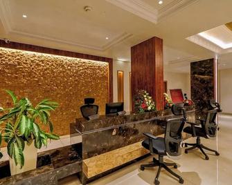 Hotel Malika Residency - Ettumanoor - Recepción