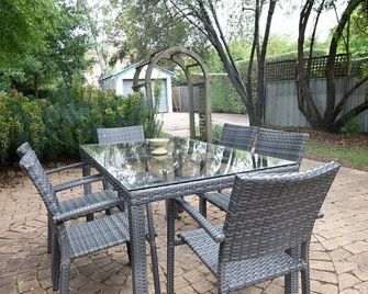 The Oaks On March Stunning & Elegant Cbd Home - Orange - Patio