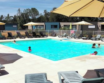 테르 드 프랑스 르 도메인 뒤 물랑 뇌프 - 로슈포르 엥 테르 - 수영장