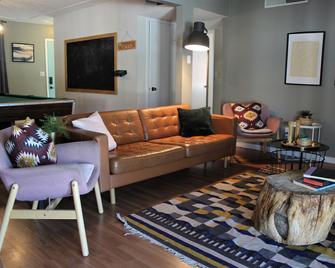 Spacious Sunset Casa Chuco Home Pool Downtown - El Paso - Living room