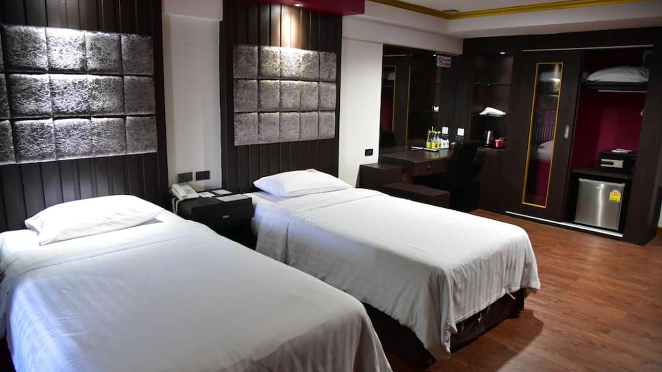 جراند بينك هوتل هات ياي