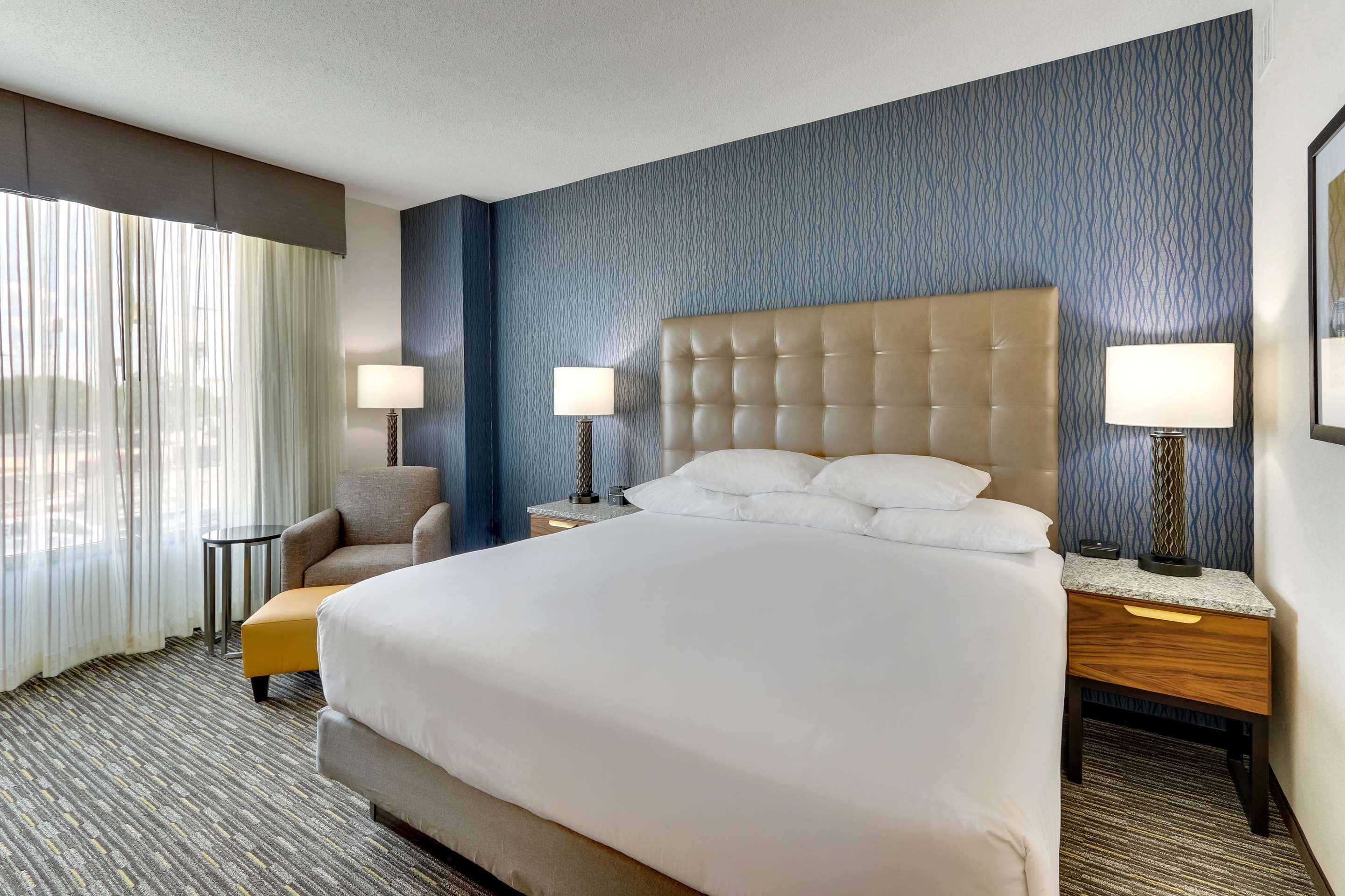 دروري إن آند سويتس لافايت، إن - لافاييت - غرفة نوم