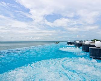 Royal Cliff Beach Hotel Pattaya - Pattaya - Pool