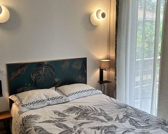 Chalet Mavalear naturiste La Jenny - 4 people - Le Porge - Habitación