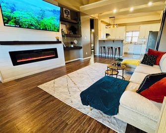 Serenity House • Work-Ready • Pool table & Laundry - Big Spring - Vardagsrum