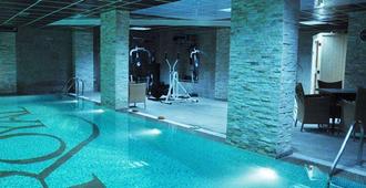 Hotel Royal - 普里什蒂納 - 游泳池
