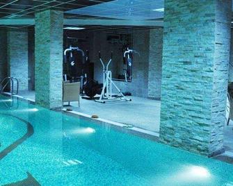 Hotel Royal - Pristina - Pool