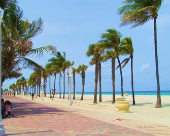 Marine Villas - Hollywood - Playa