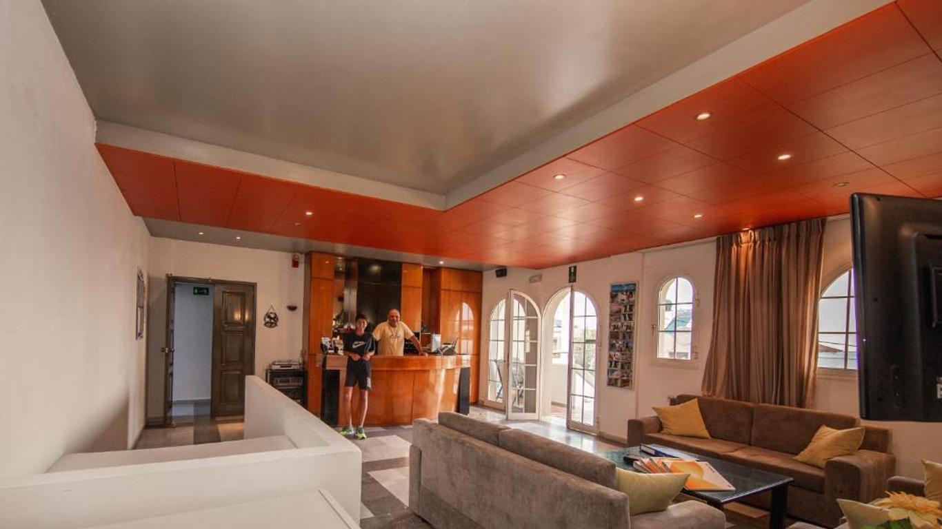 Manias Hotel Apartments