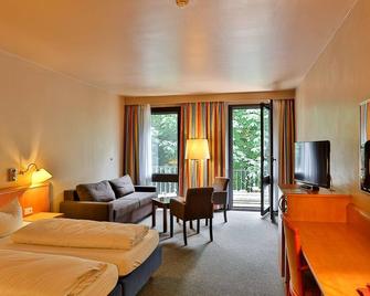 Hotel Quellenhof - Baden-Baden - Bedroom