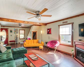3 Mi to Blackwater Falls: Peaceful Retreat w/ Deck - Thomas - Sala de estar