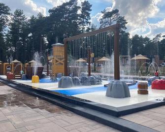 Tent Lodge With Bathroom 16 km From Maastricht - Zutendaal - Pool