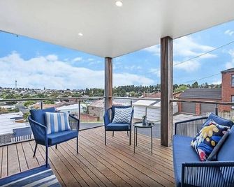 City Views on Williams. Luxurious Townhouse with free Wifi & Netflix - Warrnambool - Balkón