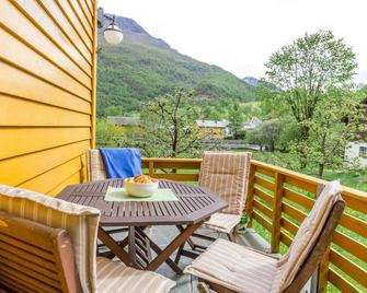 Flåm Holiday House - Flåm - Balcony