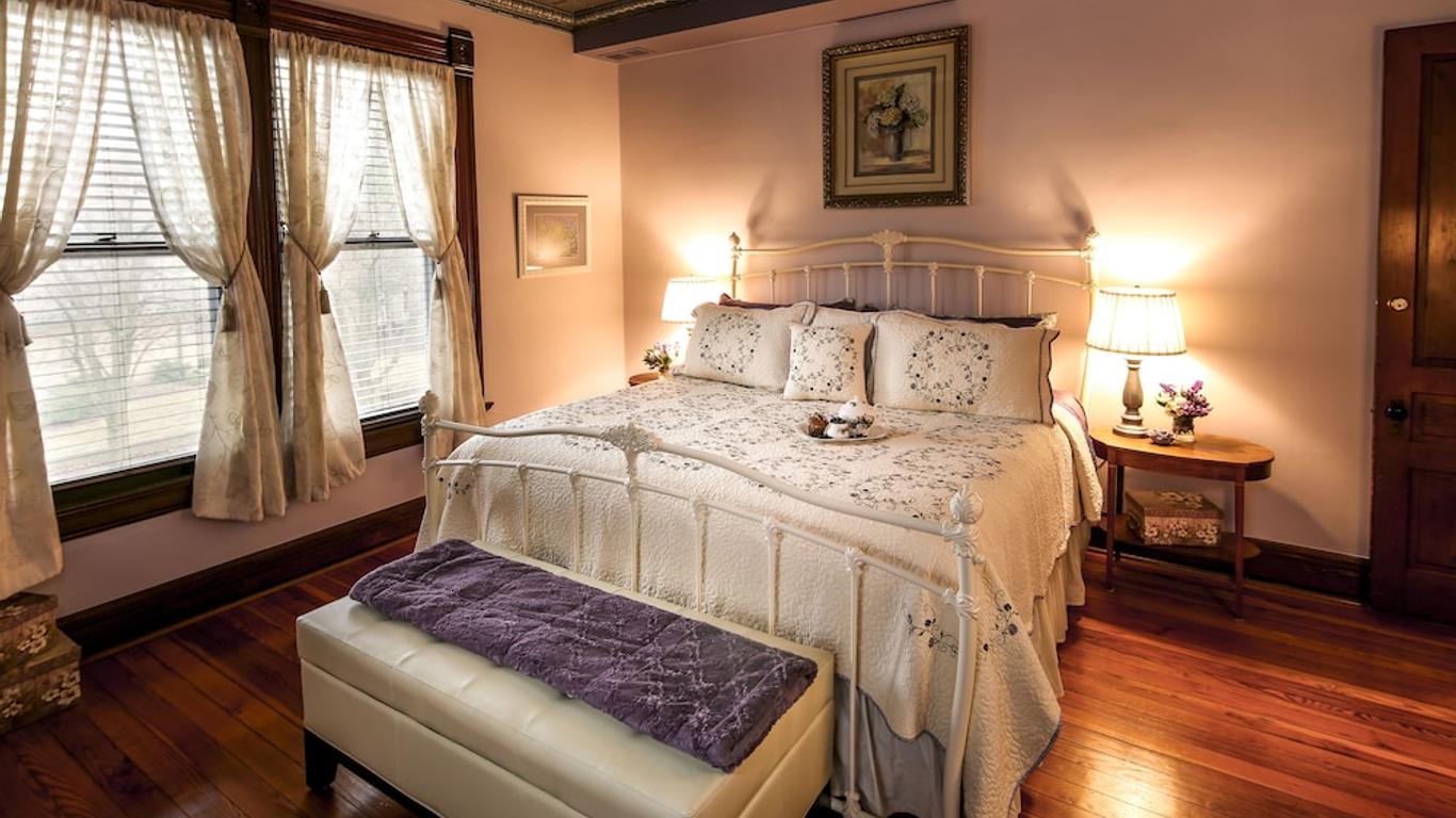 Weller Haus Bed, Breakfast & Event Center