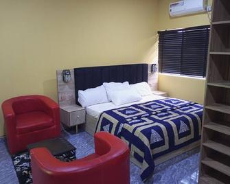 Studio apartment for shortlet in a quiet fully Serviced Estate 24hr power supply - Port Harcourt - Bedroom