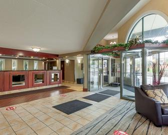 Best Western Plus Orillia Hotel - Orillia - Lobby