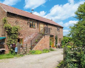 2 bedroom accommodation in Gringley-on-the-Hill - Gainsborough - Building