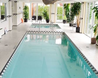 Hotel Eldorado at Eldorado Resort - Kelowna - Pool