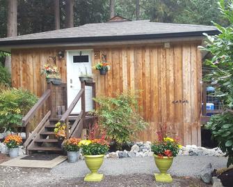Peace and Tranquility await you! - Roberts Creek - Vista del exterior